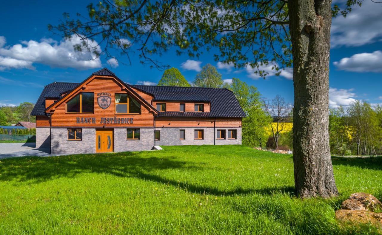 Hermanicky Ranch Jestrebice酒店 外观 照片