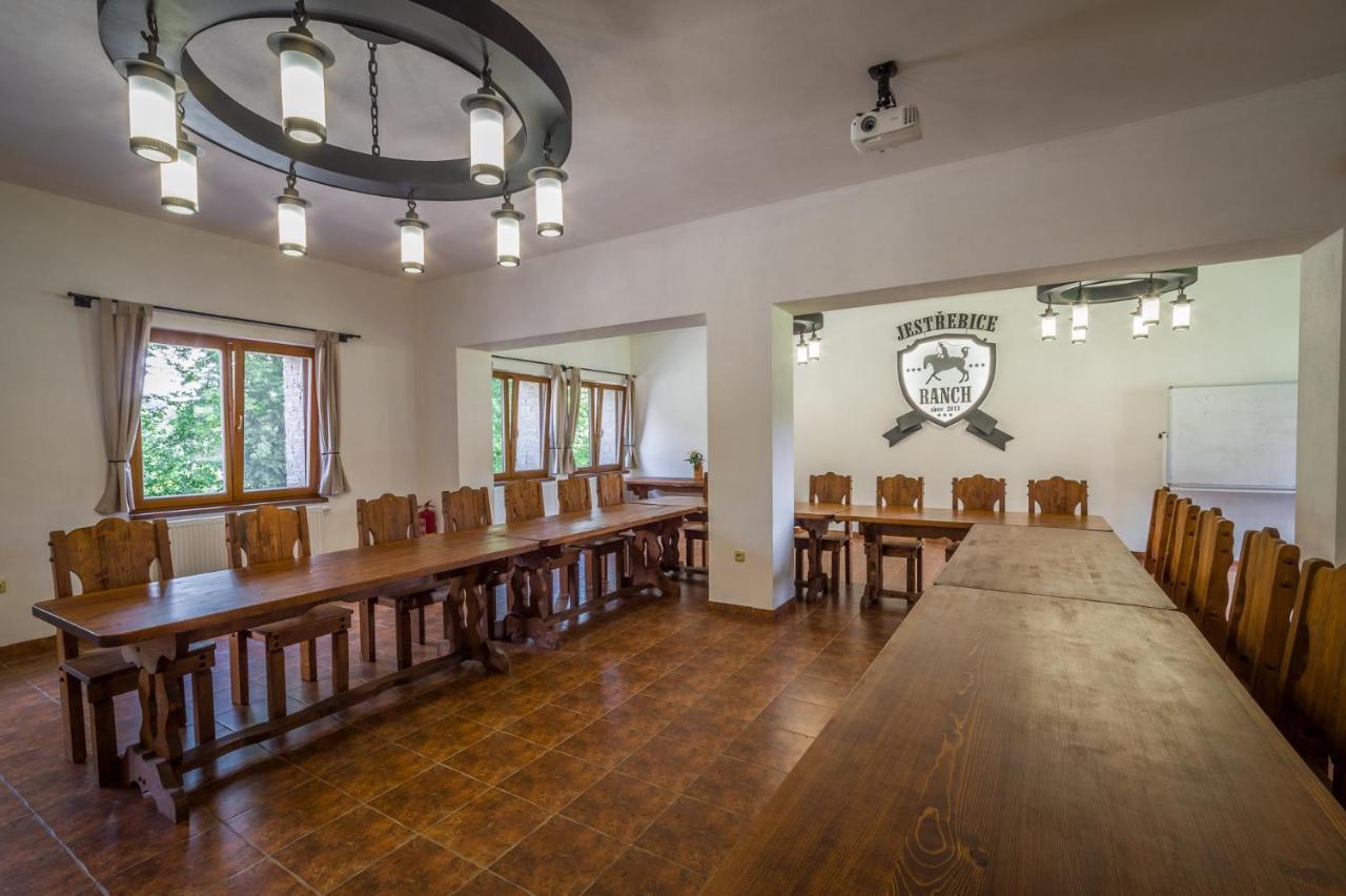 Hermanicky Ranch Jestrebice酒店 外观 照片